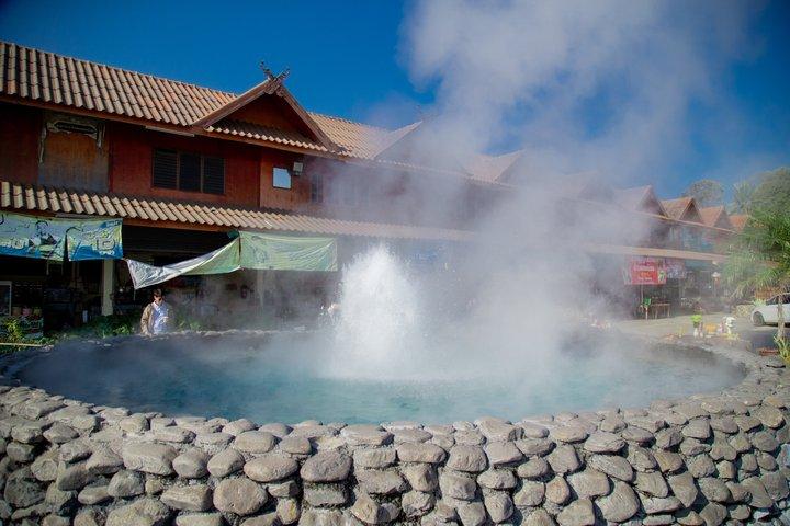 チェンマイ発チェンライ日帰り旅行（ランチ付き）