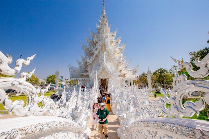 チェンマイ発チェンライ日帰り旅行（ランチ付き）