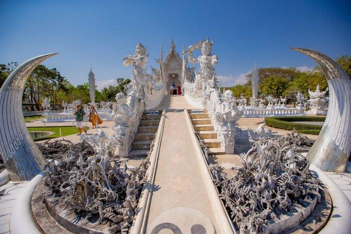 チェンマイ発チェンライ日帰り旅行（ランチ付き）