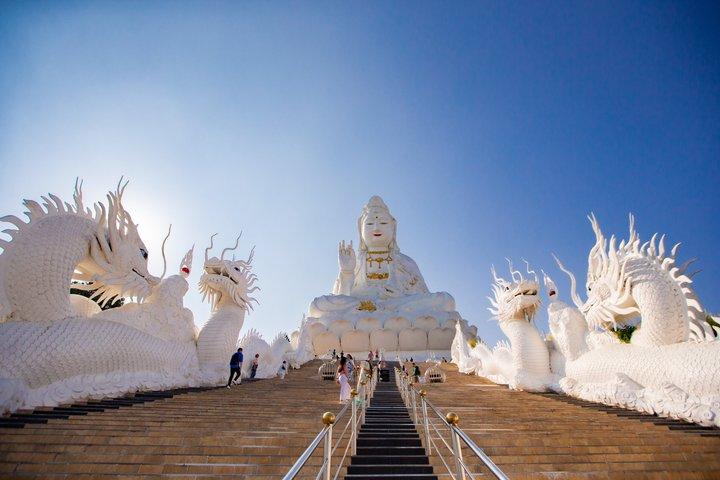 チェンマイ発チェンライ日帰り旅行（ランチ付き）