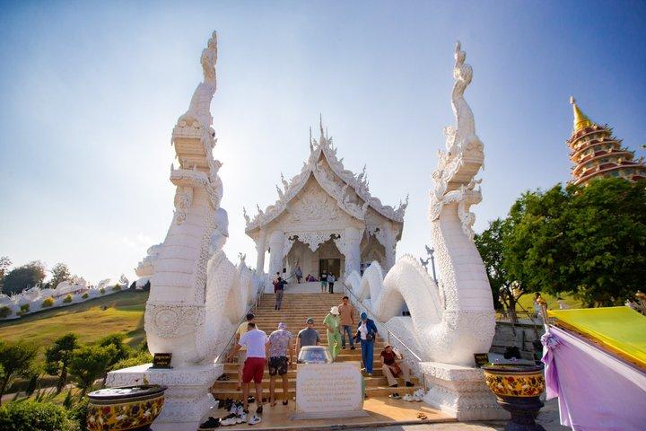 チェンマイ発チェンライ日帰り旅行（ランチ付き）