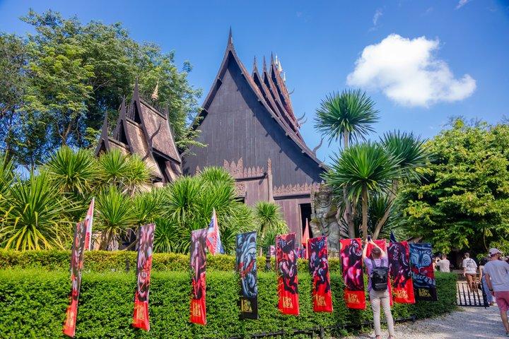 チェンマイ発チェンライ日帰り旅行（ランチ付き）