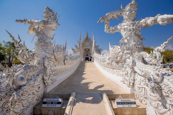 チェンマイ発チェンライ日帰り旅行（ランチ付き）