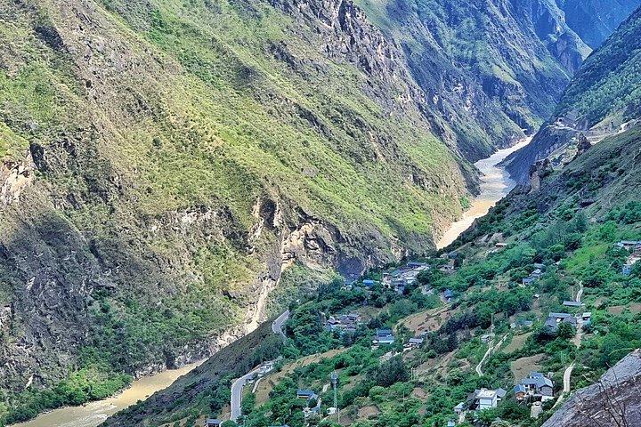 2-Day Tiger Leaping Gorge Trek Conquer the 28 Bends Challenge