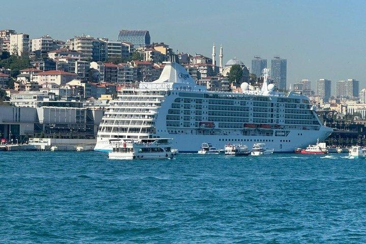 Istanbul Bosphorus and Golden Horn Cruise With Audio Guide
