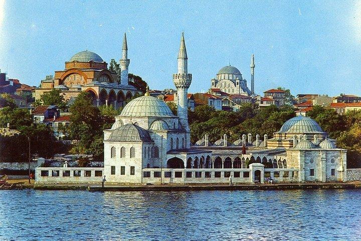 Istanbul Bosphorus and Golden Horn Cruise With Audio Guide