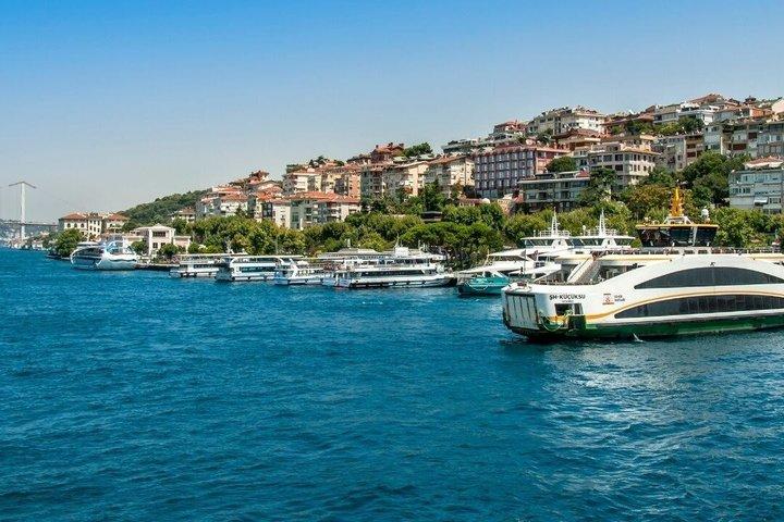 Istanbul Bosphorus and Golden Horn Cruise With Audio Guide