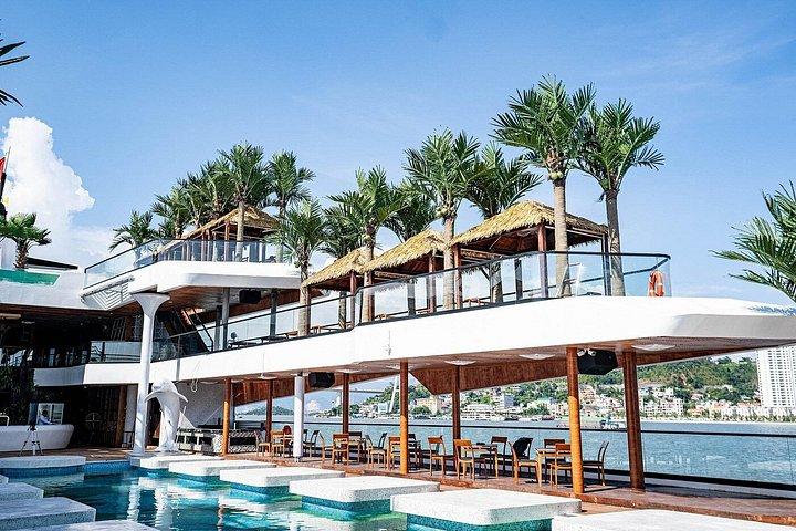 ドルフィンラグジュアリークルーズ：ハーバーからハロン湾日帰り体験