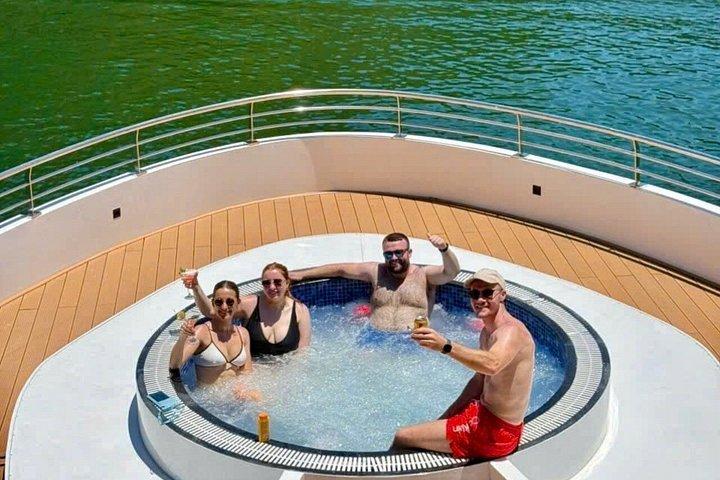 ハノイ：セレニティグランドール豪華クルーズでランハ湾を発見