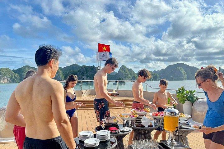 ハノイ：セレニティグランドール豪華クルーズでランハ湾を発見