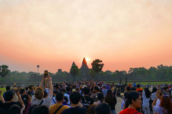 Angkor Wat Sunrise E-Bike e tour in mountain bike da Siem Reap