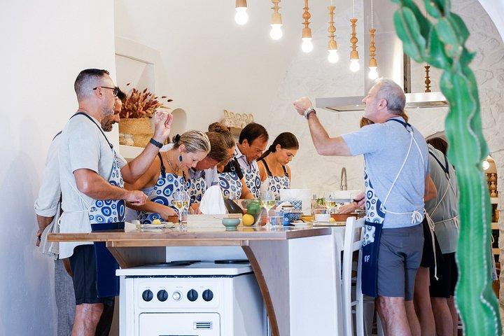 ペトラ・コウジナによる洞窟住居での本格的な料理体験