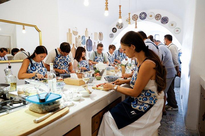 ペトラ・コウジナによる洞窟住居での本格的な料理体験