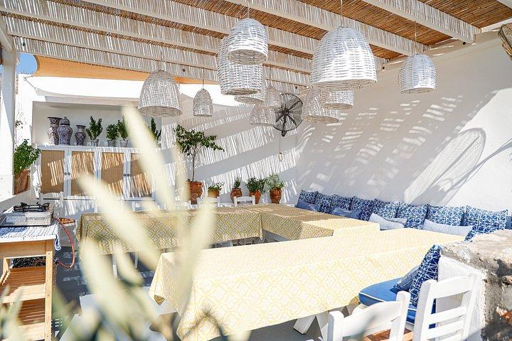 ペトラ・コウジナによる洞窟住居での本格的な料理体験