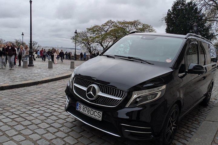 シャルル・ド・ゴール空港からパリ市内へのプライベート送迎。チャイルドシートをご利用のご家族連れに最適です。