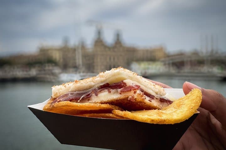 Barcelona Sailing Cruise with Local Tapa