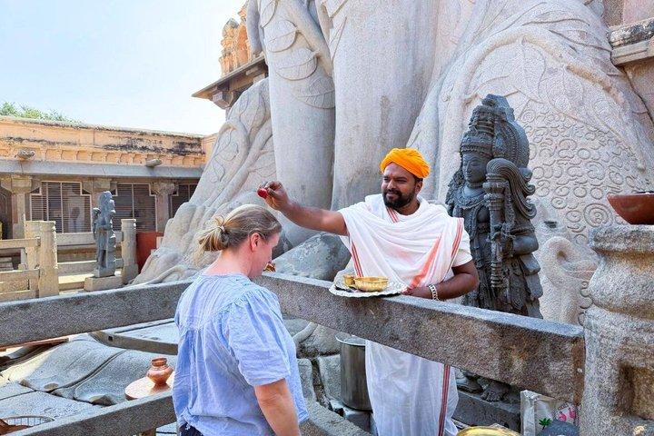 バンガロール日帰り旅行：石の巨人＆ユネスコのホイサラ寺院
