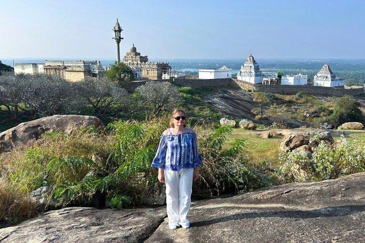 バンガロール日帰り旅行：石の巨人＆ユネスコのホイサラ寺院