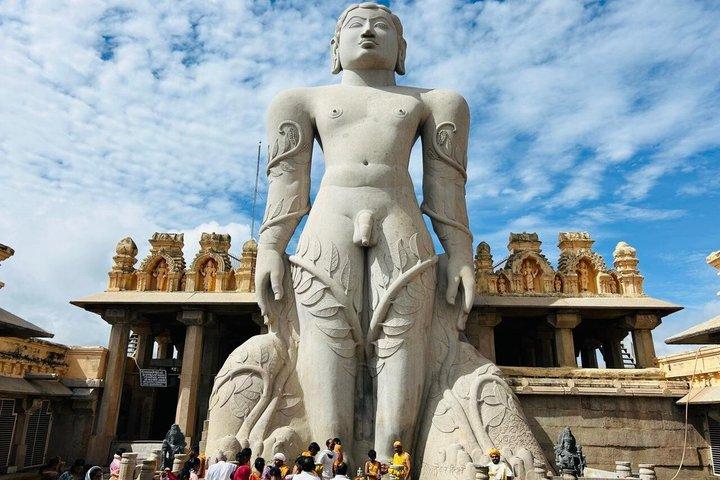 バンガロール日帰り旅行：石の巨人＆ユネスコのホイサラ寺院