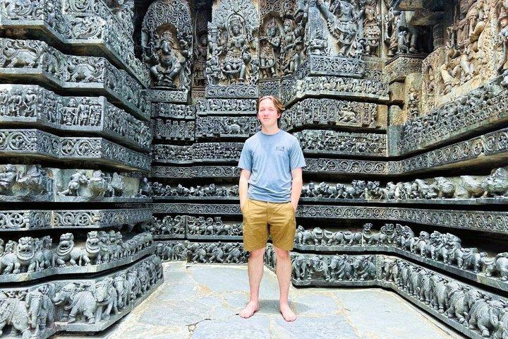 バンガロール日帰り旅行：石の巨人＆ユネスコのホイサラ寺院