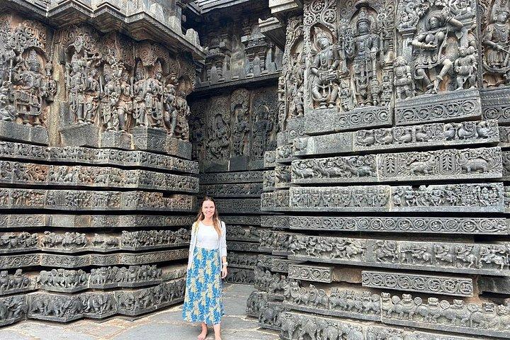 バンガロール日帰り旅行：石の巨人＆ユネスコのホイサラ寺院