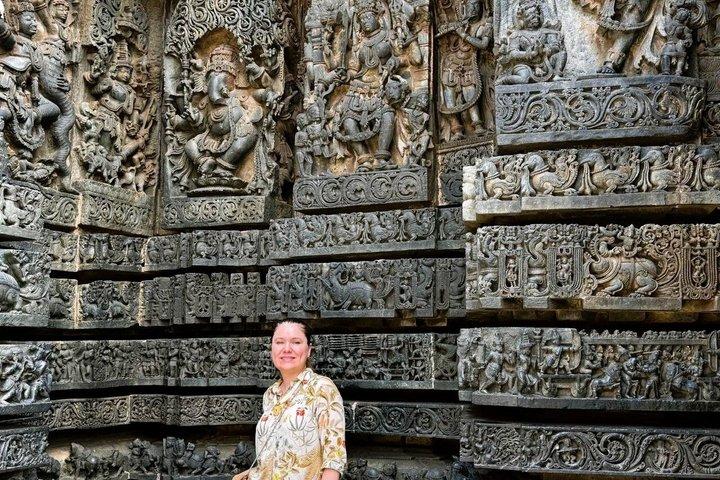 バンガロール日帰り旅行：石の巨人＆ユネスコのホイサラ寺院