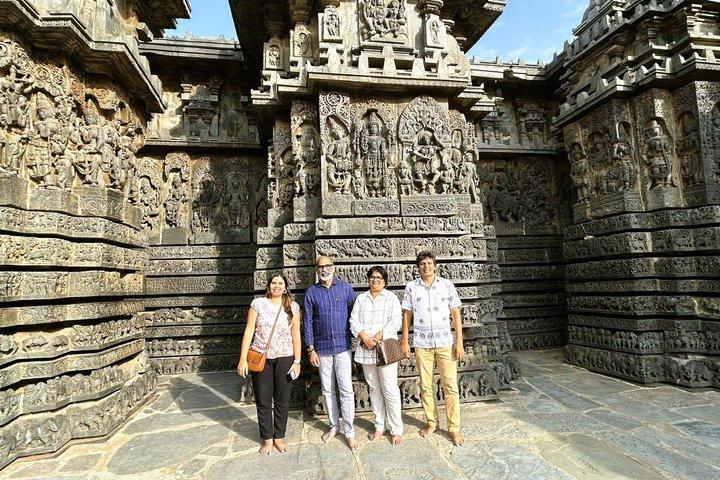 バンガロール日帰り旅行：石の巨人＆ユネスコのホイサラ寺院