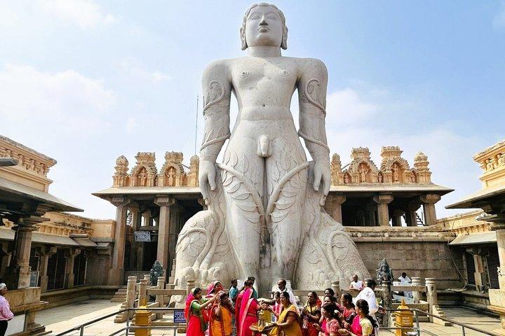 バンガロール日帰り旅行：石の巨人＆ユネスコのホイサラ寺院