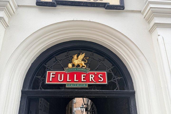 歴史あるロンドンのパブ。各バーでのビールと軽食付き