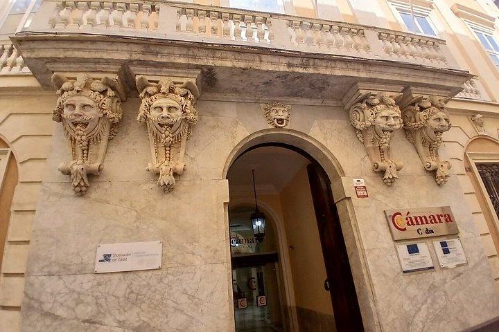 カディス観光：歴史的画像を通して過去へ旅する