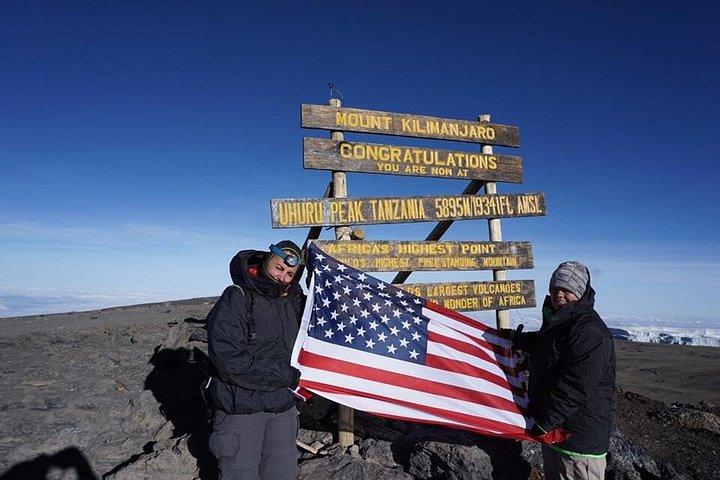 マサイ・マーラ、セレンゲティ、キリマンジャロ登山サファリ21日間