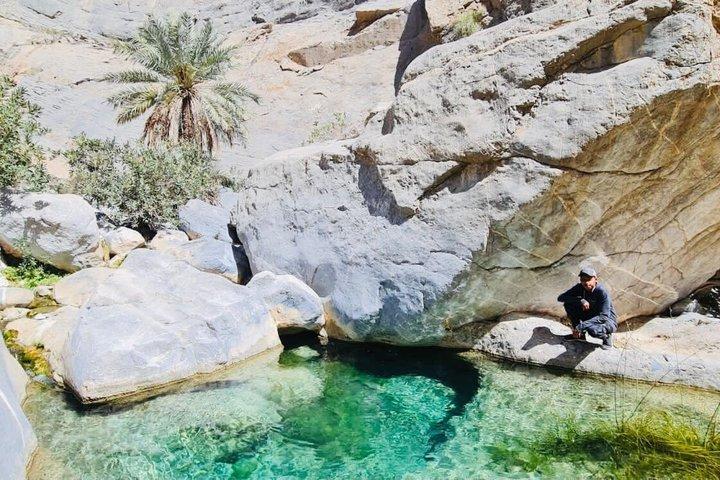 Erkunden Sie Wadi Qurai Swim Hike und besuchen Sie das historische Samail Castle