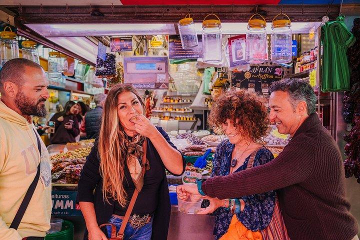 マラガフード＆ワインツアー：地元の人とのタパス、飲み物、喜び