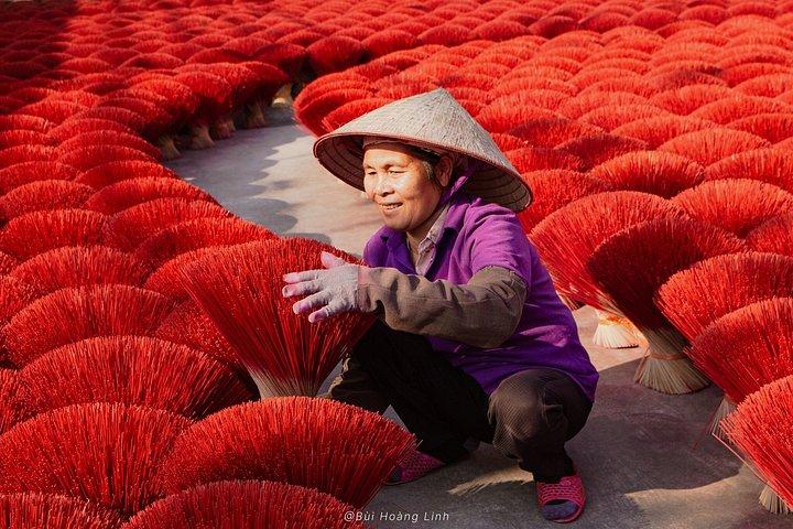 Incense Village & Conical Hat, Lacquer Art SMALL GROUP From Hanoi