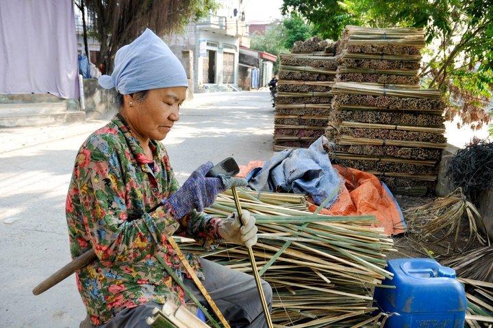 Incense Village & Conical Hat, Lacquer Art SMALL GROUP From Hanoi