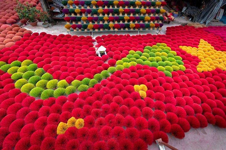 Incense Village & Conical Hat, Lacquer Art SMALL GROUP From Hanoi