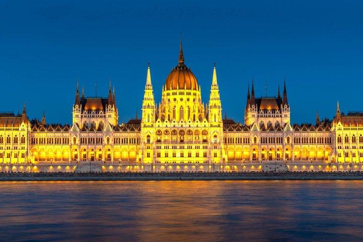 De Vienne : Excursion guidée d'une journée à Budapest et Bratislava avec croisière