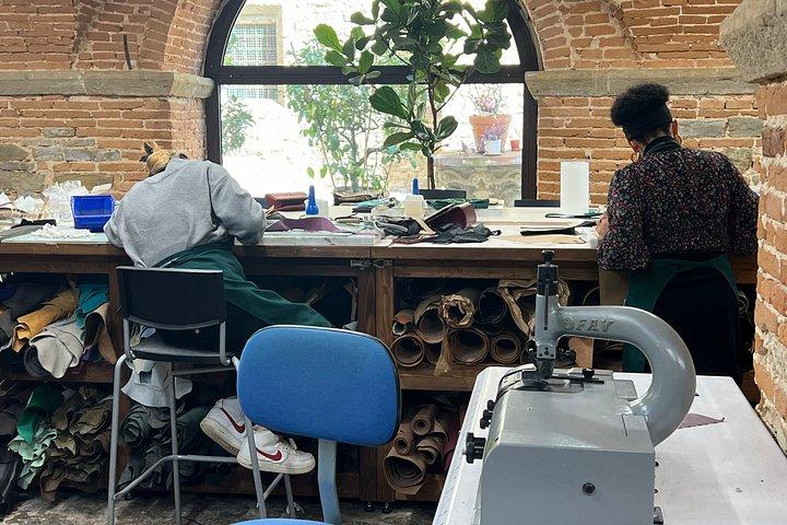 フィレンツェの革の芸術をマスターする 職人のワークショップ