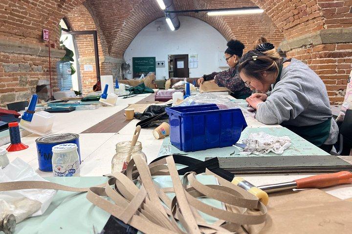 フィレンツェの革の芸術をマスターする 職人のワークショップ
