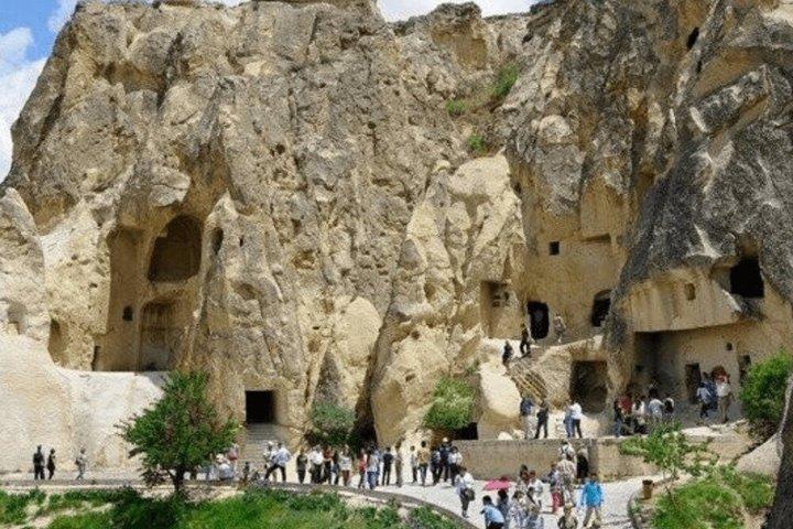 Cappadocia Red Tour Zelve Fairy Chimneys Almoço com Pickup do Hotel