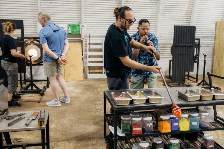マウイ島でのガラス吹き体験で自分だけのガラスアートを
