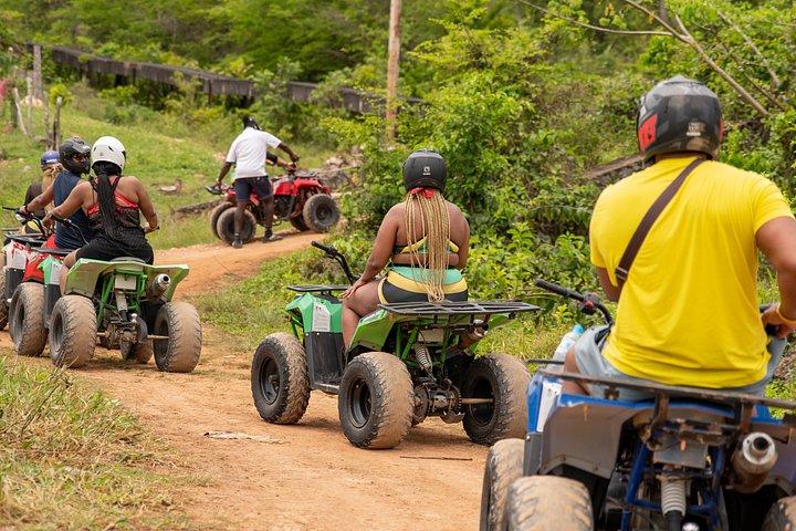 ATV、ジップライン、竹ラフティング＆乗馬