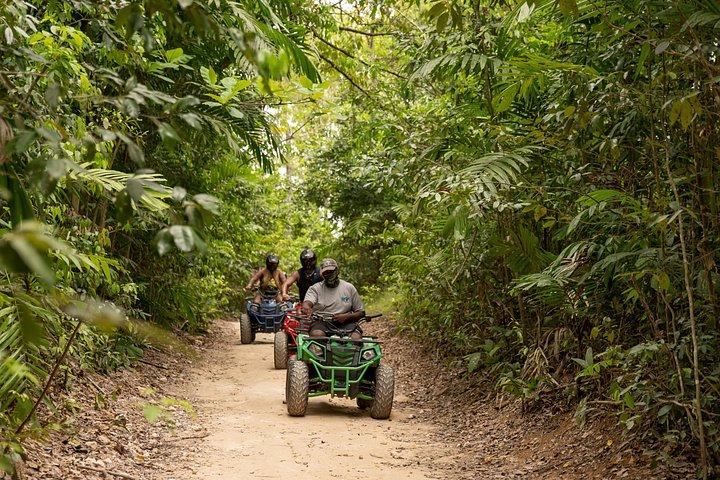 ジップラインとリックのカフェで終日アドベンチャー体験ができるATV