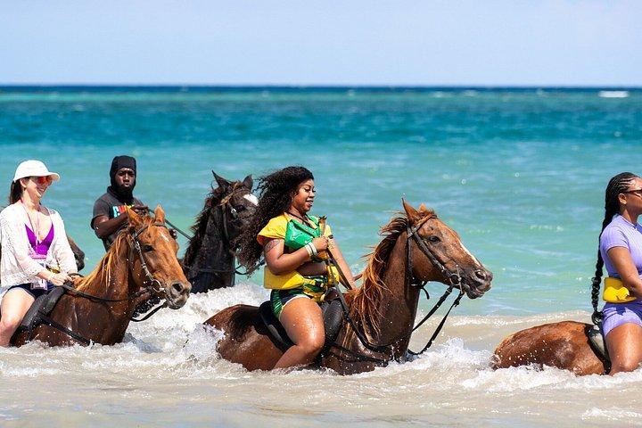 ジャマイカでの乗馬、ATV、ブルーホール滝ツアー