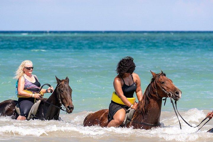 ジャマイカでの乗馬、ATV、ブルーホール滝ツアー