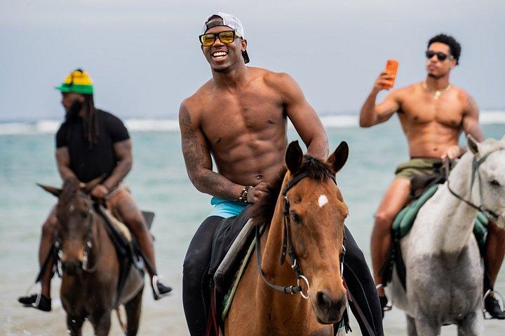 ジャマイカでの乗馬、ATV、ブルーホール滝ツアー