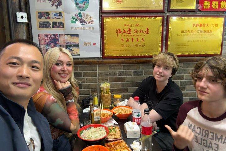 ローカルルートオプション付きプライベート成都夕食ツアー