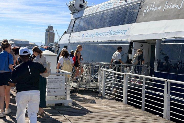 ケープタウン発ロッベン島ツアー（チケットと送迎付き）