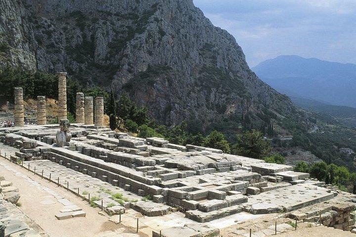 Delphi and Osios Loukas Monastery Day Tour from Athens