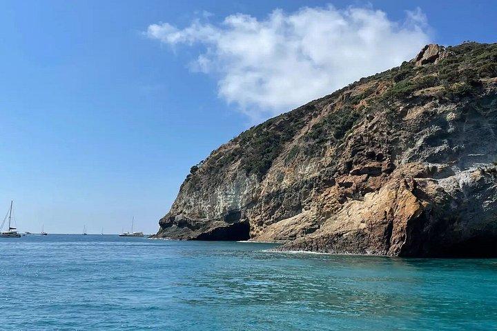 ポンツァ島からパルマローラ島へのボートトリップ